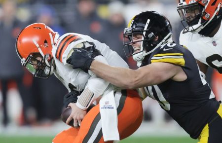 Baker Mayfield hurt against steelers