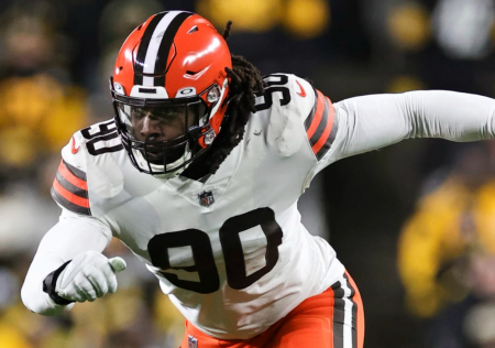 Clowner resigns with Browns