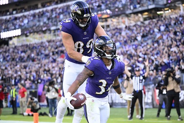 Ravens RB celebrates